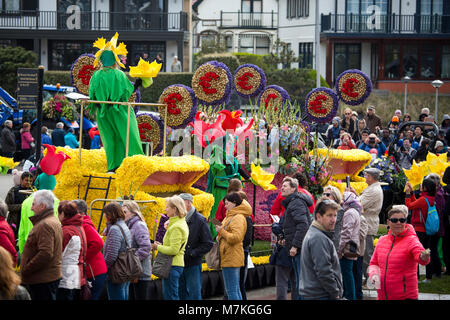 NORDWIJK, Niederlande - 22 April 2017: Der Blumenkorso, Bloemencorso in Niederländisch, ist eine jährliche, farbenfrohes Fest der schönen Blumen. Die Route ist Stockfoto