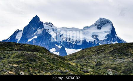 Berggipfel und glaciars im Torres del Paine Nationalpark, Patagonien, Chile Stockfoto