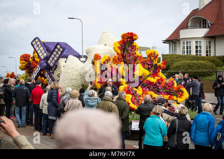 NORDWIJK, Niederlande - 22 April 2017: Der Blumenkorso, Bloemencorso in Niederländisch, ist eine jährliche, farbenfrohes Fest der schönen Blumen. Die Route ist Stockfoto