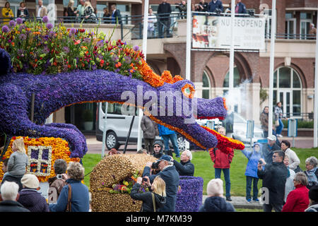 NORDWIJK, Niederlande - 22 April 2017: Der Blumenkorso, Bloemencorso in Niederländisch, ist eine jährliche, farbenfrohes Fest der schönen Blumen. Die Route ist Stockfoto