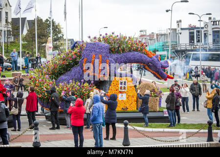 NORDWIJK, Niederlande - 22 April 2017: Der Blumenkorso, Bloemencorso in Niederländisch, ist eine jährliche, farbenfrohes Fest der schönen Blumen. Die Route ist Stockfoto