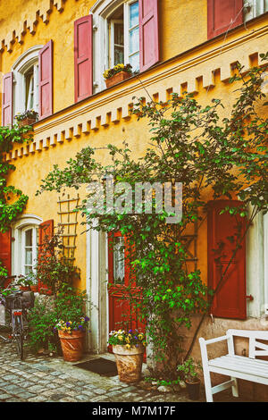 Bamberg, Deutschland - Mai 9, 2013: Pflanzen Dekoration des Hauses im Zentrum der Altstadt von Bamberg in Oberfranken, Bayern, Deutschland. Es ist auch anrufen Stockfoto