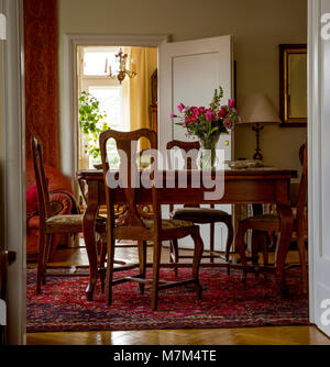 Altmodisches Wohnzimmer mit antiken möbeln Stockfoto