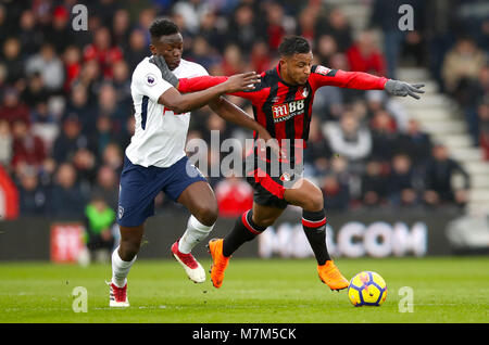 Tottenham Hotspur ist Victor Wanyama (links) und AFC Bournemouth Lys Mousset Kampf um den Ball während der Premier League Match an der Vitalität Stadium, Bournemouth. Stockfoto