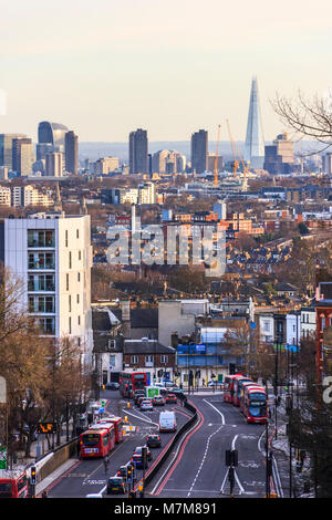 Ansicht der Stadt von London aus Hornsey Lane Bridge, Torbogen, nördlich von London, Großbritannien Stockfoto