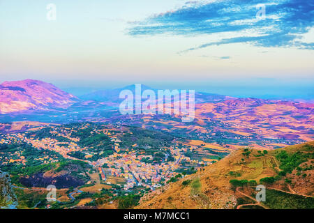 Panoramablick auf die Stadt Trapani von Erice, Sizilien Insel, Italien Stockfoto