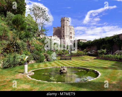 Sommer Blick über den Burggraben Garten gegen Edward III Tower, Windsor Castle Stockfoto