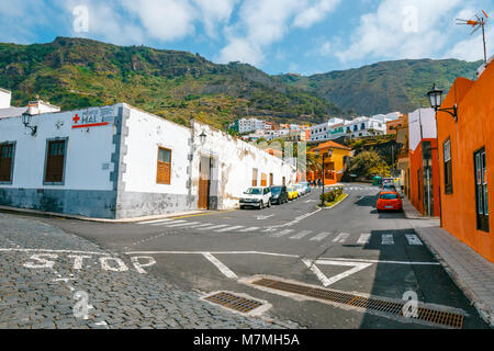 Garachico, Teneriffa, Spanien, Juni 08, 2015: Farbenfrohe Gebäude auf den Straßen von Garachico, Teneriffa, Kanarische Inseln, Spanien Stockfoto