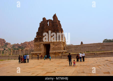 Haupteingang Gopuram oder Tor. Innenansicht. Vitthal Tempel, Hampi, Karnataka, Indien Stockfoto