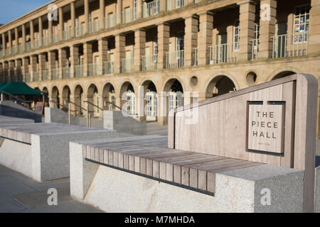 Blick auf den Innenhof des Piece Hall in London, England Stockfoto