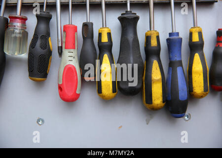 Jedes Auto Werkstatt ist mit vielen Tools, die Arbeit effizienter zu gestalten und die Arbeitszeit verkürzen. Stockfoto