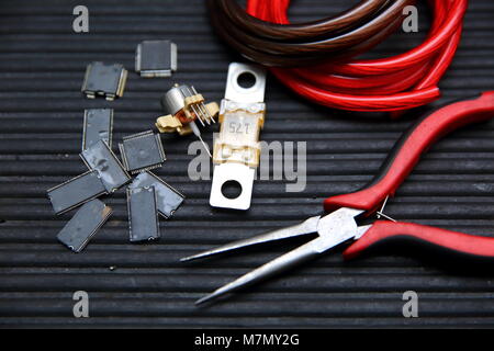 Jedes Auto Werkstatt ist mit vielen Tools, die Arbeit effizienter zu gestalten und die Arbeitszeit verkürzen. Stockfoto