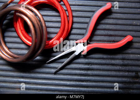 Jedes Auto Werkstatt ist mit vielen Tools, die Arbeit effizienter zu gestalten und die Arbeitszeit verkürzen. Stockfoto