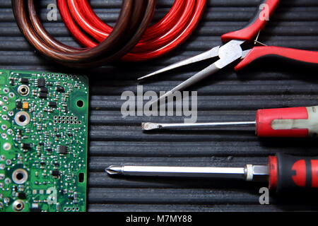 Jedes Auto Werkstatt ist mit vielen Tools, die Arbeit effizienter zu gestalten und die Arbeitszeit verkürzen. Stockfoto