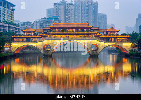 Chengdu, China Jin Anshun Brücke über den Fluss. Stockfoto