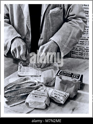 Essen Rationierung WW 1940 2 Britische Informationen propaganda Bild von Essensmarken im Einsatz bei der Rationierung in Großbritannien während des Zweiten Weltkrieges 2. Stockfoto