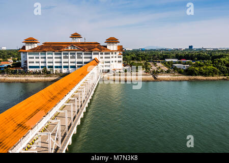 Liegeplatz Dock und Plattform für die ausschiffung der Kreuzfahrtpassagiere in Port Klang malaysia Stockfoto