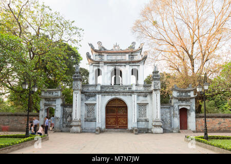 Haupteingang zum Tempel der Literatur, Quoc Tu Giam, Hanoi, Vietnam Stockfoto