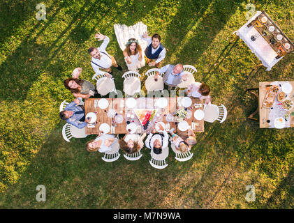 Hochzeit im Freien in den Hinterhof. Stockfoto