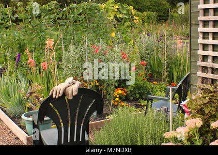 Eine gut gepflegte Zuteilung mit Blumen zum Schneiden und Gemüse, Rotherham, South Yorkshire, Großbritannien Stockfoto