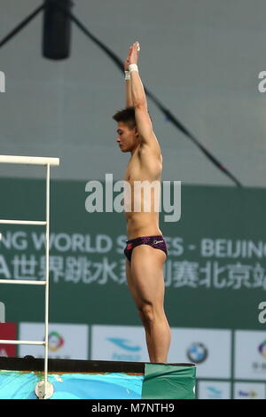 Beijin, Beijin, China. 11 Mär, 2018. Peking, China, 11. März 2018: Chinesische diver Yang Jian gewinnt die Goldmedaille der Männer 10 m-Plattform bei FINA Diving World Serie in Peking, 11. März 2018. Credit: SIPA Asien/ZUMA Draht/Alamy leben Nachrichten Stockfoto