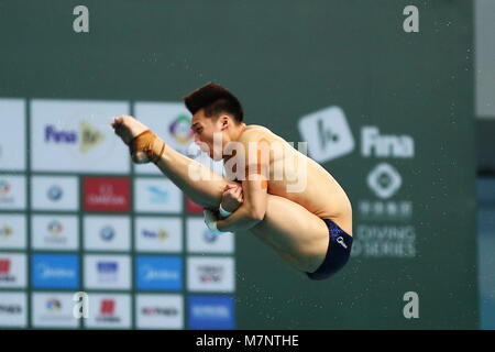 Beijin, Beijin, China. 11 Mär, 2018. Peking, China, 11. März 2018: Chinesische diver Yang Jian gewinnt die Goldmedaille der Männer 10 m-Plattform bei FINA Diving World Serie in Peking, 11. März 2018. Credit: SIPA Asien/ZUMA Draht/Alamy leben Nachrichten Stockfoto