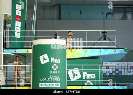 Beijin, Beijin, China. 11 Mär, 2018. Peking, China, 11. März 2018: Chinesische diver Yang Jian gewinnt die Goldmedaille der Männer 10 m-Plattform bei FINA Diving World Serie in Peking, 11. März 2018. Credit: SIPA Asien/ZUMA Draht/Alamy leben Nachrichten Stockfoto