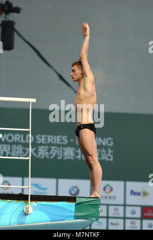 Beijin, Beijin, China. 11 Mär, 2018. Peking, China, 11. März 2018: Chinesische diver Yang Jian gewinnt die Goldmedaille der Männer 10 m-Plattform bei FINA Diving World Serie in Peking, 11. März 2018. Credit: SIPA Asien/ZUMA Draht/Alamy leben Nachrichten Stockfoto