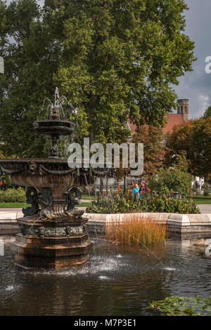 Schönen Brunnen in Volksgarten Wien. An einem sonnigen September morgens genommen Stockfoto