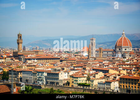 Luftaufnahme von Florenz mit der Basilika Santa Maria del Fiore (Duomo), Toskana, Italien Stockfoto