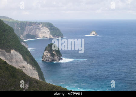 Kelingking Strand an einem bewölkten Tag, Nusa Penida, BALI Stockfoto