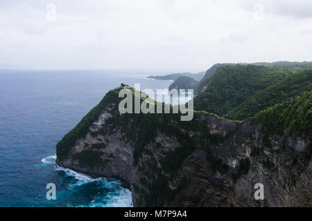 Kelingking Strand an einem bewölkten Tag, Nusa Penida, BALI Stockfoto