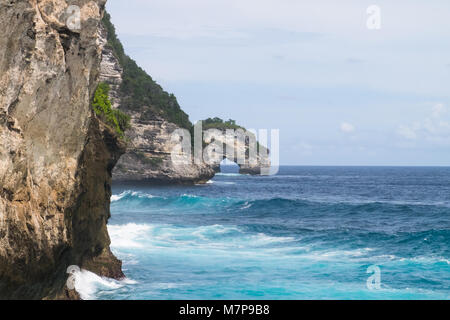 Kelingking Strand an einem bewölkten Tag, Nusa Penida, BALI Stockfoto