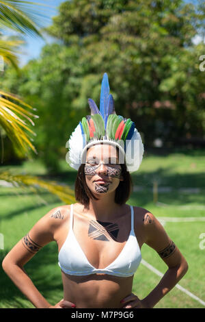 Schöne junge einheimische Pataxo Frau in Bahia, Brasilien Stockfoto