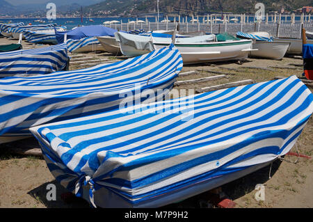 Fallen angeln Boote in Sestri Levante, Ligurien, Italien Stockfoto