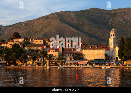 Abend im Hafen von Cavtat, Kroatien Stockfoto