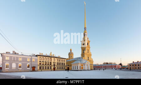 St. Petersburg, Russland - Januar 16, 2018: St. Peter und Paul Kathedrale in einem Wintertag. Zwischen 1712 und 1733 erbaut, ist die erste und älteste landm Stockfoto