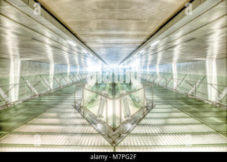 U-Overhead Bridge über den MRT-Bahnhof am Flughafen Changi Stockfoto