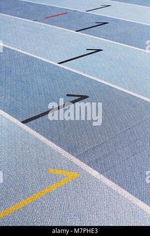 Hintergrundbild von blue Running tracks auf einem laufenden Stromkreis in diagonaler Richtung Stockfoto