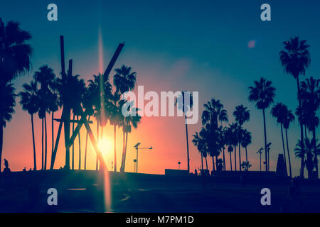 Venice Beach Sonnenuntergang, Los Angeles - Palm Tree Silhouette Stockfoto