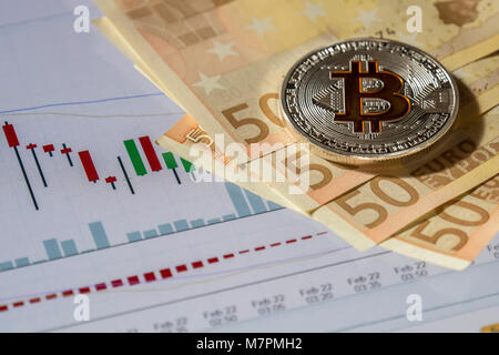 Cryptocurrency Münzen über Handel Grafik und Euro-banknoten zu kaufen und zu verkaufen; Bitcoin Münzen Stockfoto