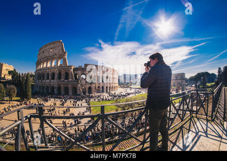 Tourist, Bilder im Kolosseum in Rom, Italien Stockfoto