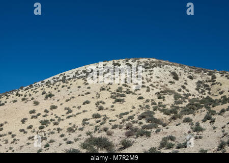 Die Unterseite der Vertrocknete Gletschersee in den Bergen des Altai. Stockfoto