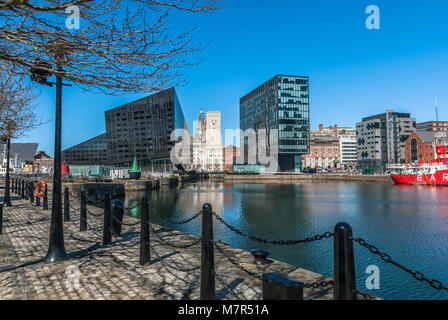 Ein Blick auf die modernen Liverpool bauten auf Mann Insel vom Albert Dock. Stockfoto