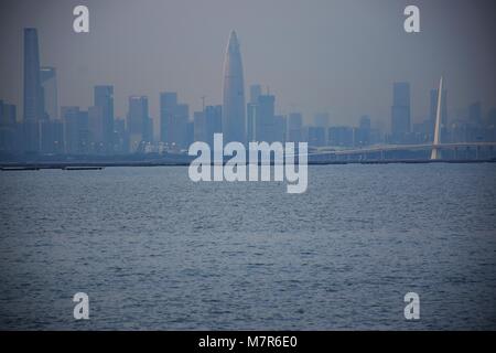 Shenzhen Bay und die Skyline von New Territories, Hong Kong Stockfoto
