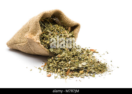 Grüner Tee Mischung in die Tasche auf weißem Hintergrund Stockfoto