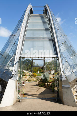 London, Großbritannien - 18 April 2014. Davies Alpine House, Kew Botanic Gardens. Die Gärten wurden 1840 gegründet und sind von internationaler Bedeutung. Stockfoto