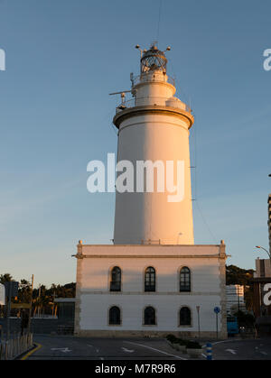 Der Leuchtturm (La Farola de Malaga), Malaga, Andalusien, Spanien. Stockfoto