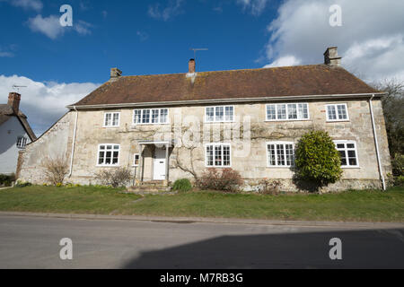 Charmante Ferienhäuser in Martin Dorf in Hampshire, Großbritannien Stockfoto