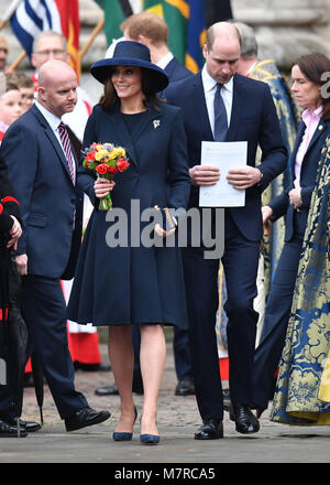 Der Herzog und die Herzogin von Cambridge, der nach der Commonwealth Service am Westminster Abbey, London. Stockfoto